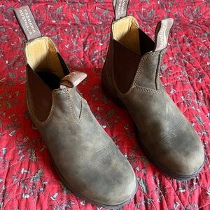 Blundstone Chelsea Boots in Rustic Brown